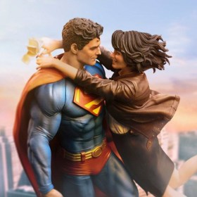 Superman & Lois DC Comics 1/6 Diorama by Iron Studios